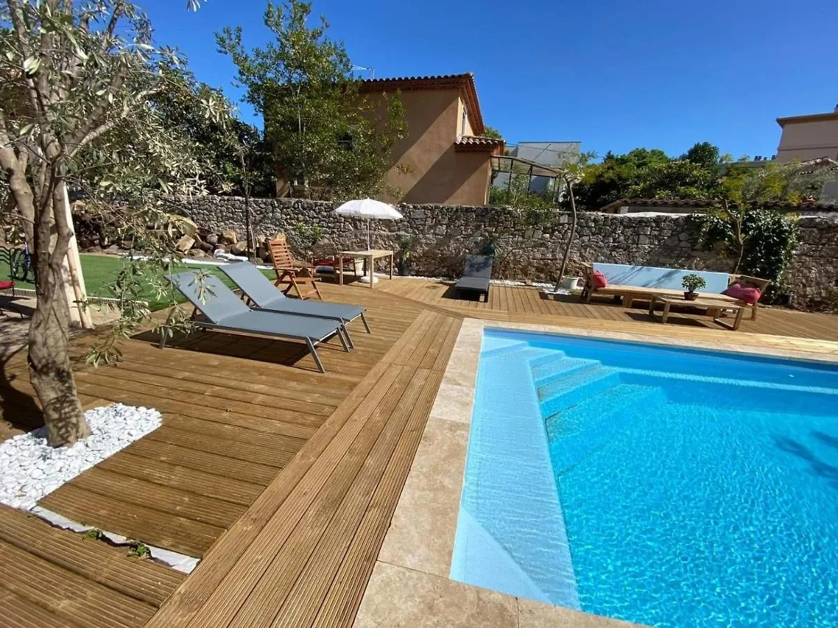 Gîte du stade la maisonnette studio 4 pers parking gratuit piscine Marseille Appartement