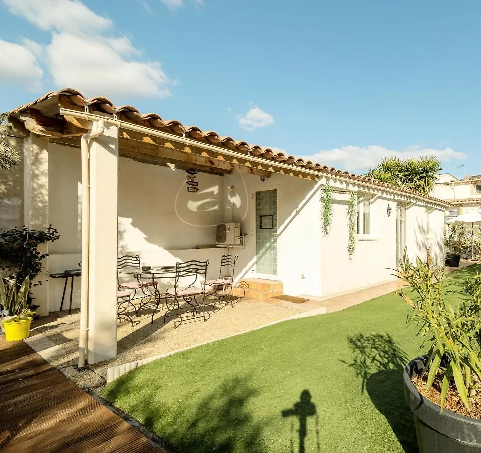 Gîte du stade la maisonnette studio 4 pers parking gratuit piscine Marseille